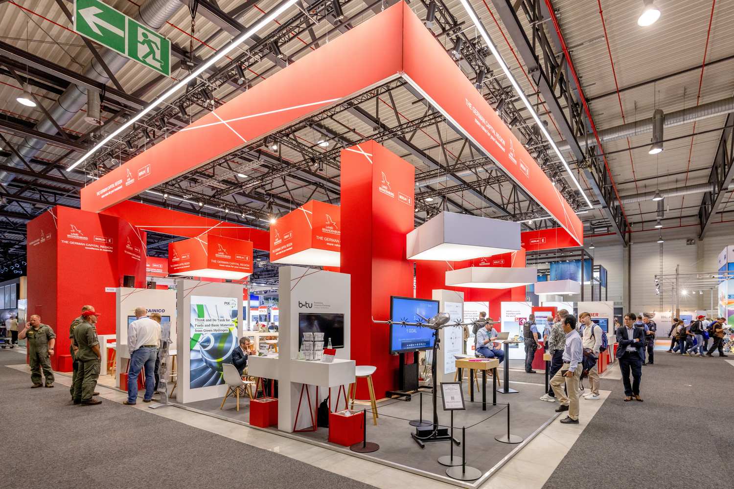 Standbau in einer ILA-Halle